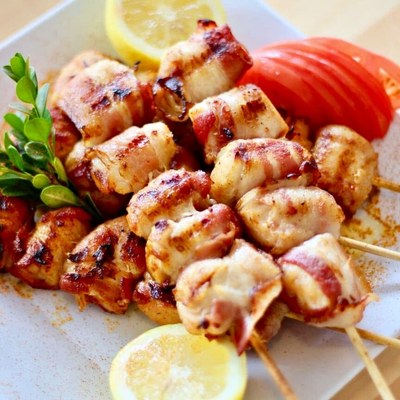 Bacon-wrapped chicken souvlaki